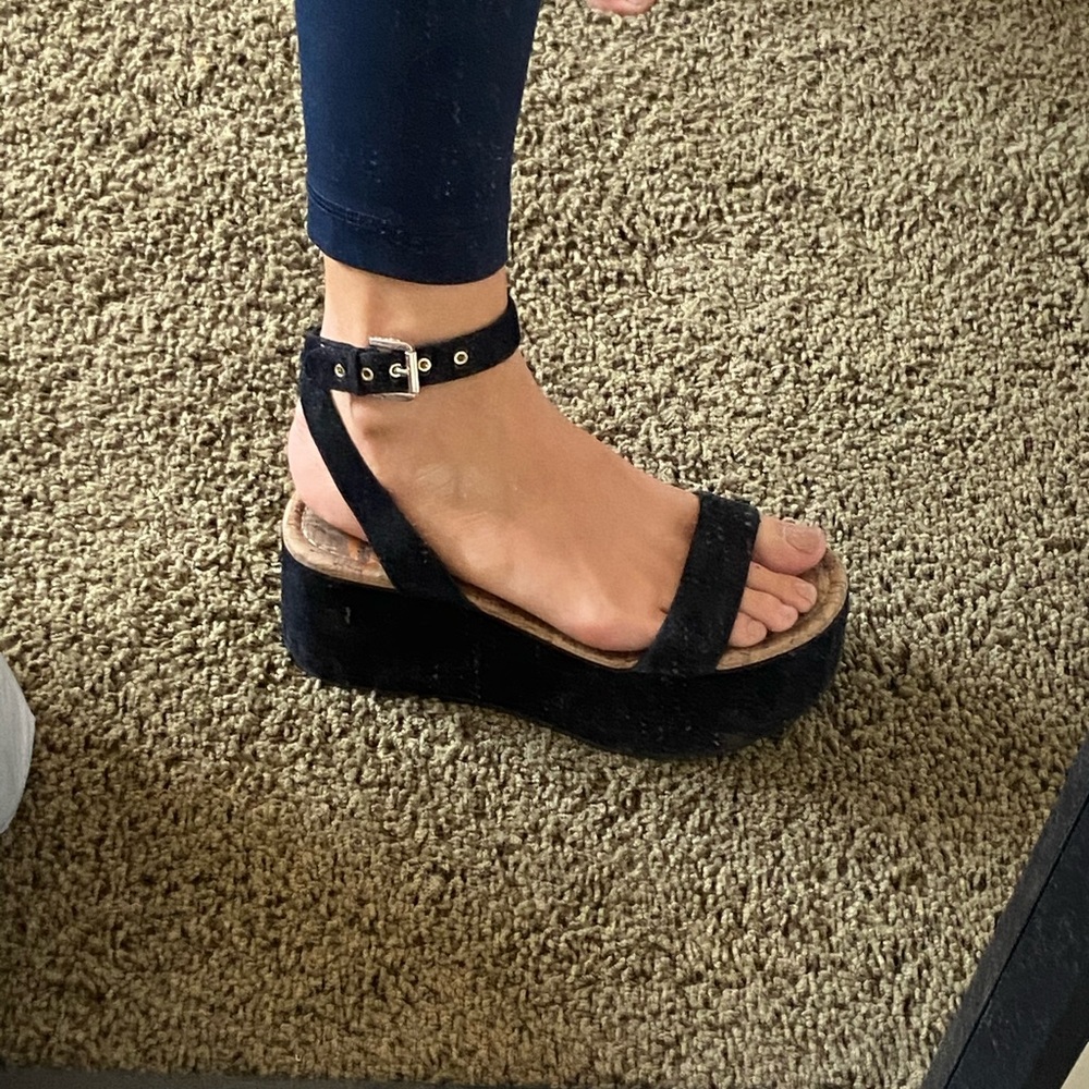 Black sandal platform shoes